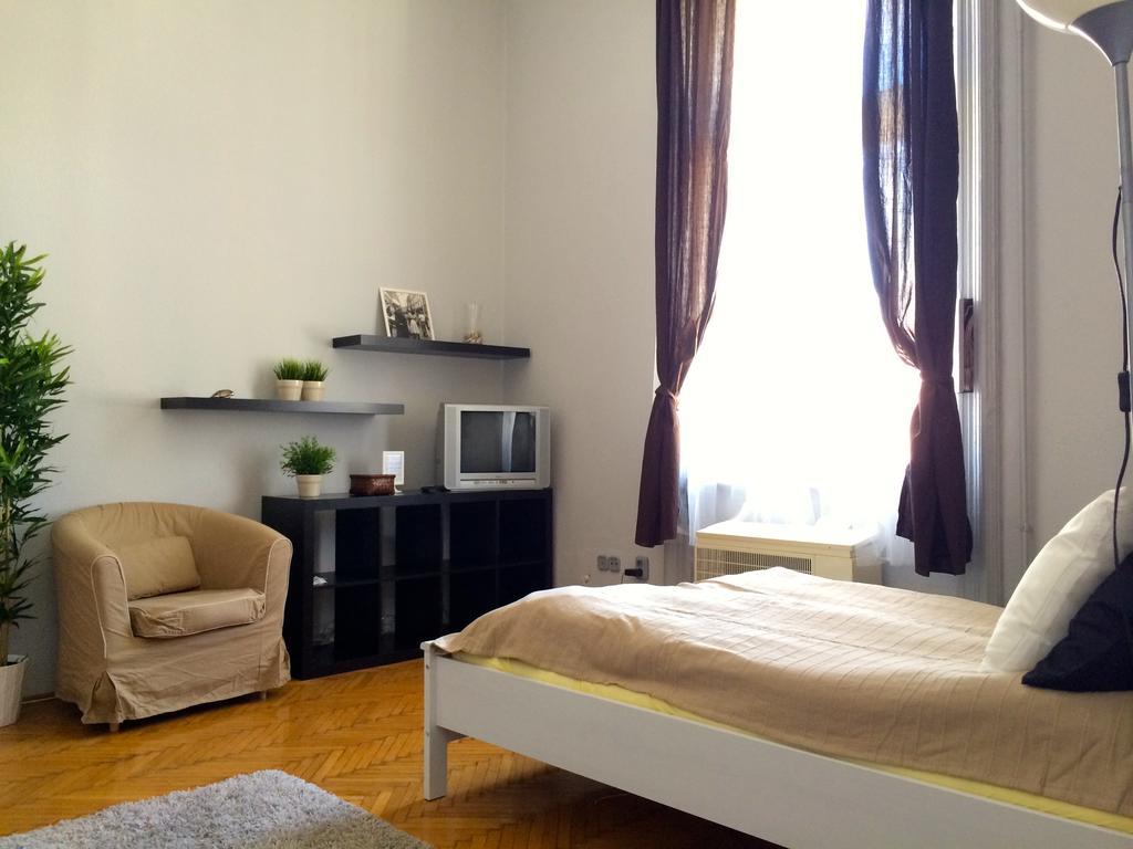 Budget Apartment By Hi5 - Oktober 6 Str 4 Budapest Esterno foto
