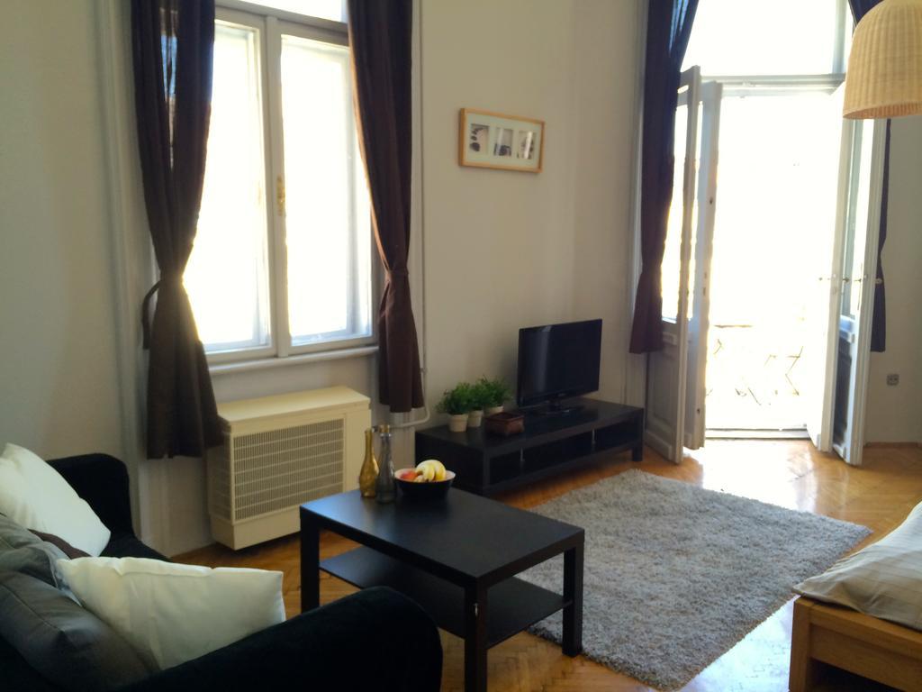 Budget Apartment By Hi5 - Oktober 6 Str 4 Budapest Esterno foto