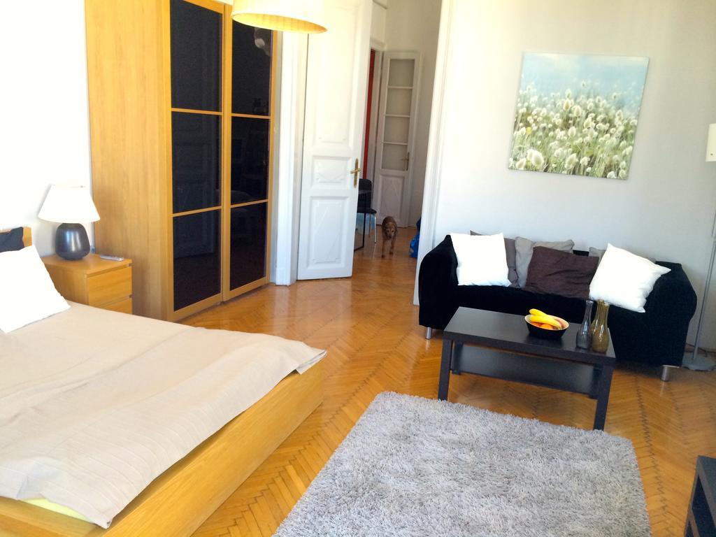 Budget Apartment By Hi5 - Oktober 6 Str 4 Budapest Esterno foto