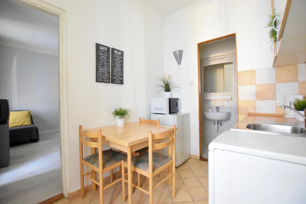 Budget Apartment By Hi5 - Oktober 6 Str 4 Budapest Esterno foto