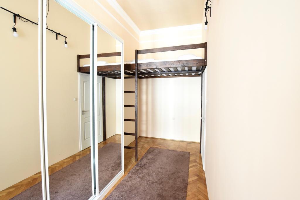 Budget Apartment By Hi5 - Oktober 6 Str 4 Budapest Esterno foto