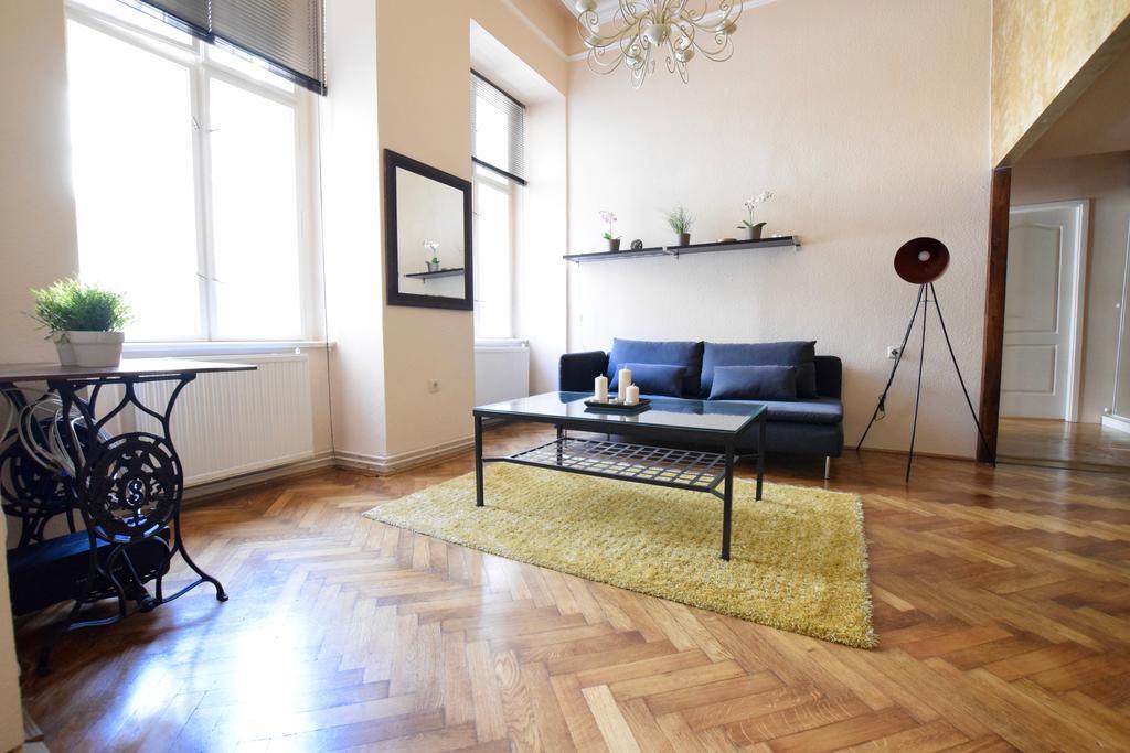 Budget Apartment By Hi5 - Oktober 6 Str 4 Budapest Esterno foto